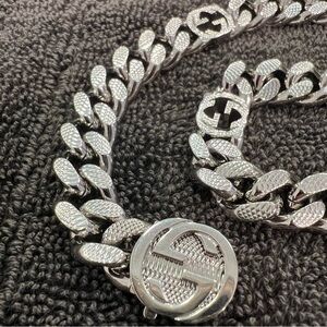 GUCCI women’s gourmette heavy chain necklace interlocking G clasp.